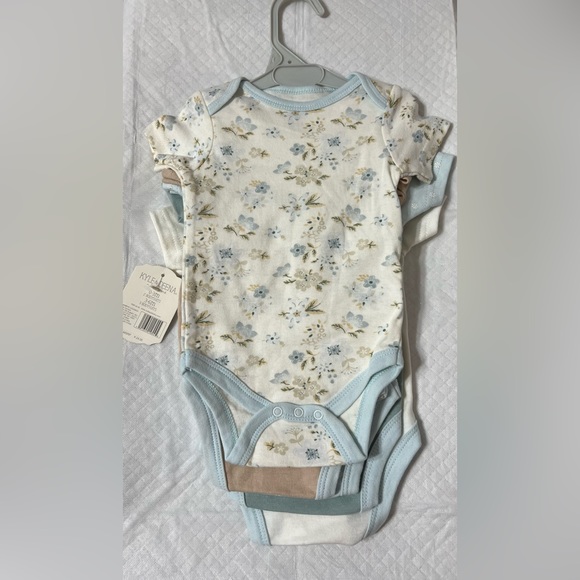 Kyle and Deena 5 piece grow with me onesie set 0-3mth 3-6 mth light blues NWT - Picture 8 of 12